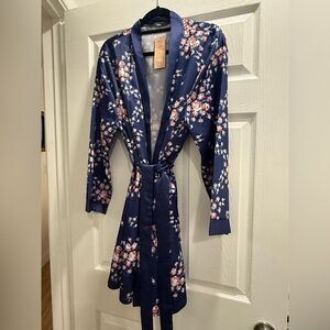 NWT Morgan Lane x FabFitFun Navy Floral Satin Robe Kimono